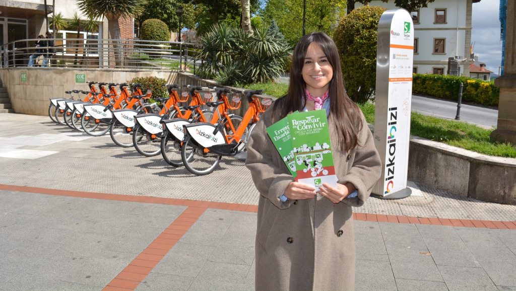 Sestao lanza una campaña con las normas de circulación para patinetes y bicicletas