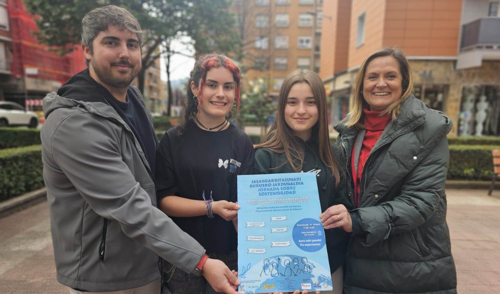 Jóvenes de Giltzarri sensibilizan sobre la sostenibilidad con una jornada festiva en San Vicente