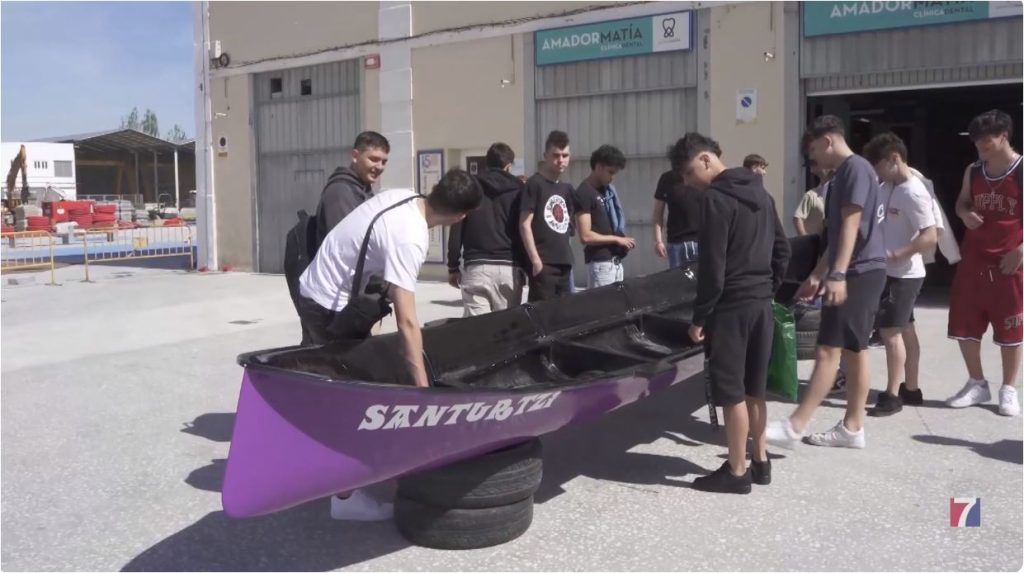 Alumnos del CIFO de Santurtzi rehabilitan un batel para la Sotera