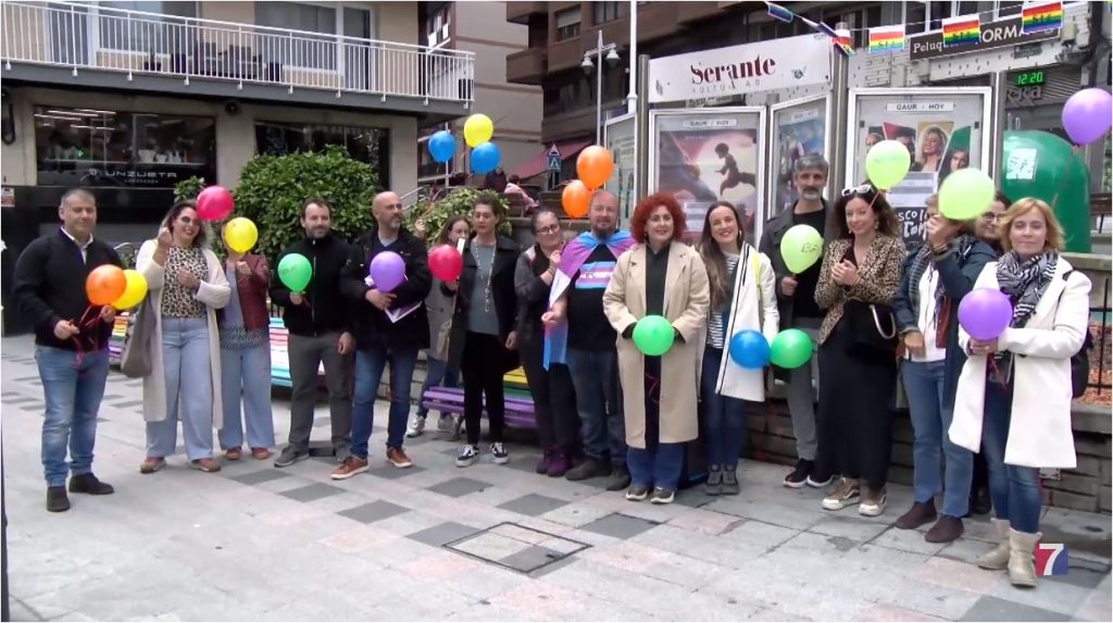 Globos por la diversidad para combatir la LGTBIfobia en Santurtzi