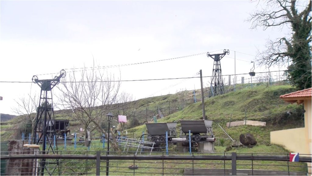 El museo de la minería recrea el viejo paisaje minero de Gallarta con un tranvía aéreo