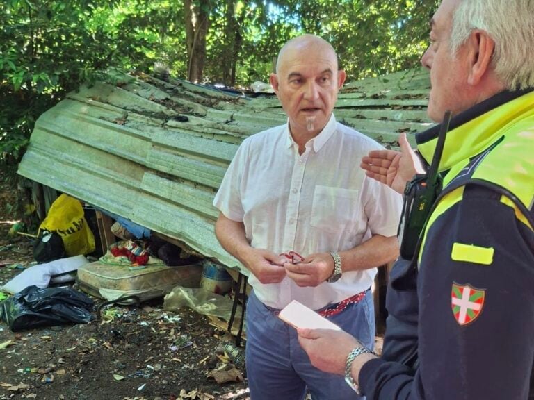 La Policía Local de Barakaldo retira «asentamientos peligrosos» en Rontegi y el parque Urkullu
