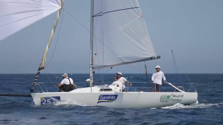 Javier Padrón refuerza su liderato en el europeo de J80