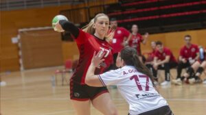 Martina López, jugadora del Balonmano Zuazo